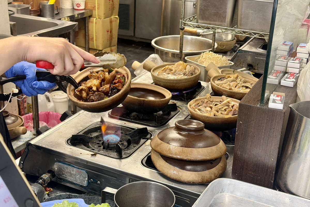 【新北新店大坪林站美食】肉骨潘巴生肉骨茶專賣 2026:米其林入選,馬來西亞國民美食在台灣,藥燉肉骨茶湯和乾燒肉骨茶都不要錯過 7419 【新北新店大坪林站美食】肉骨潘巴生肉骨茶專賣 2026:米其林入選,馬來西亞國民美食在台灣,藥燉肉骨茶湯和乾燒肉骨茶都不要錯過 7419