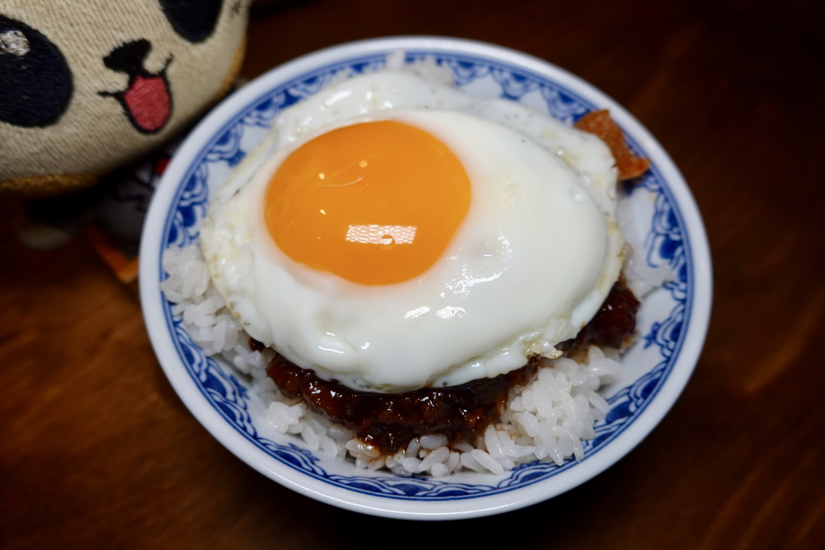 【台北世貿站美食】開囍滷肉飯專賣店 Opensmile 2026:洋派創新的台灣滷肉飯與滷排骨飯,米其林入選 7423 【台北世貿站美食】開囍滷肉飯專賣店 Opensmile 2026:洋派創新的台灣滷肉飯與滷排骨飯,米其林入選 7423