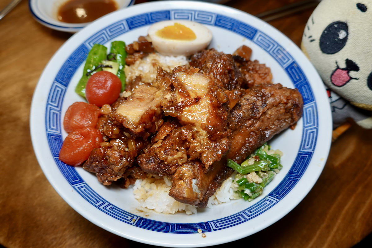 【台北世貿站美食】開囍滷肉飯專賣店 Opensmile 2026:洋派創新的台灣滷肉飯與滷排骨飯,米其林入選 7423 【台北世貿站美食】開囍滷肉飯專賣店 Opensmile 2026:洋派創新的台灣滷肉飯與滷排骨飯,米其林入選 7423
