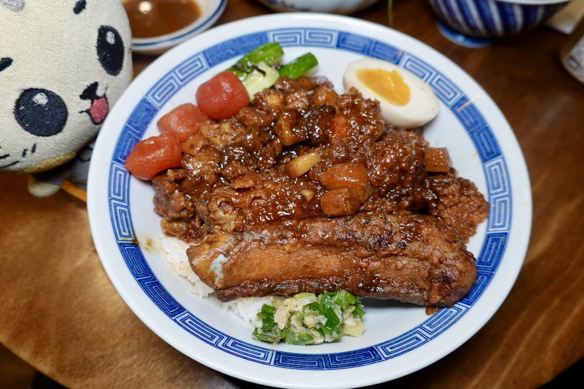 【台北世貿站美食】開囍滷肉飯專賣店 Opensmile 2026:洋派創新的台灣滷肉飯與滷排骨飯,米其林入選 7423 【台北世貿站美食】開囍滷肉飯專賣店 Opensmile 2026:洋派創新的台灣滷肉飯與滷排骨飯,米其林入選 7423