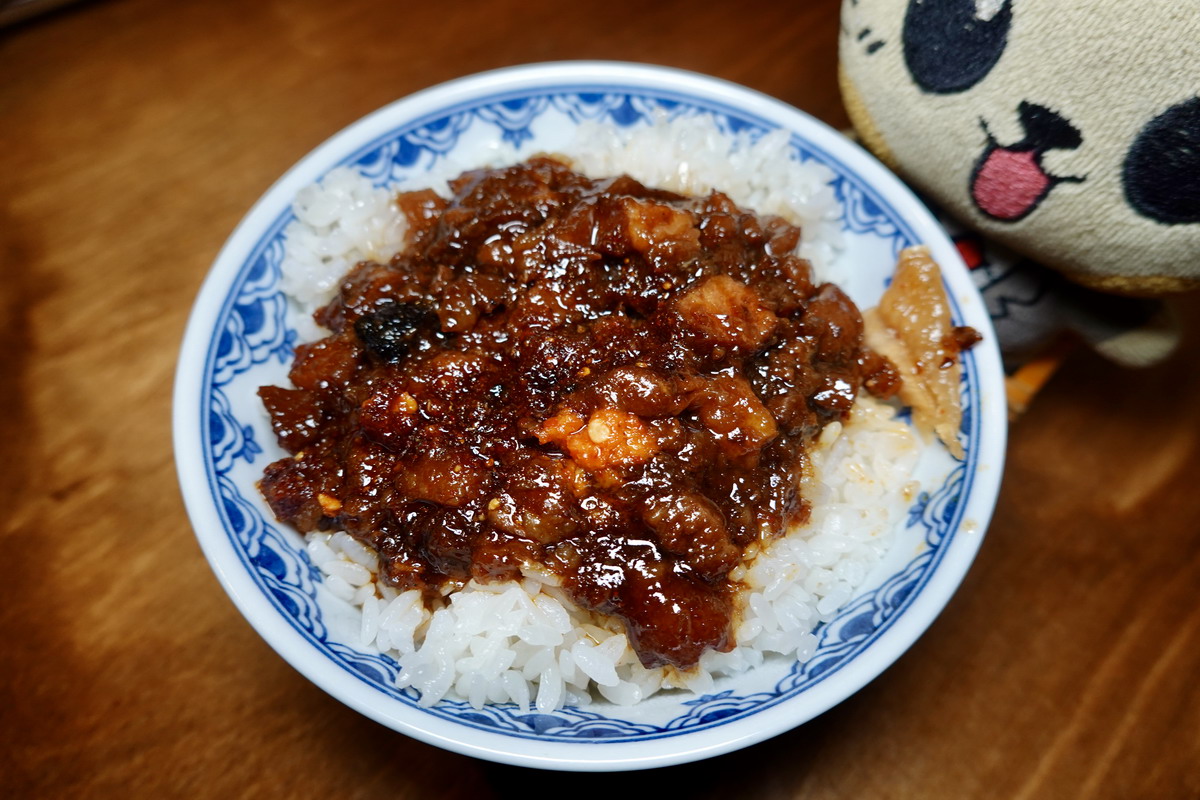 【台北世貿站美食】開囍滷肉飯專賣店 Opensmile 2026:洋派創新的台灣滷肉飯與滷排骨飯,米其林入選 7423 【台北世貿站美食】開囍滷肉飯專賣店 Opensmile 2026:洋派創新的台灣滷肉飯與滷排骨飯,米其林入選 7423