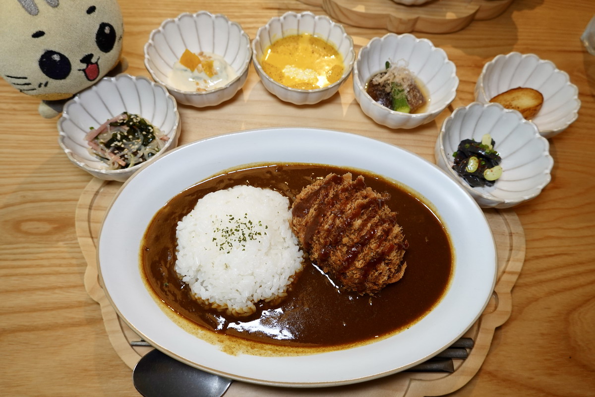 【台北松山機場站美食】武田咖哩食堂 TORIAEZU CURRY 2026：米其林入選！米其林2星主廚武田健志的咖哩飯，精緻美味，挑戰你荷包深度 7425