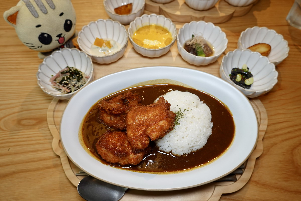 【台北松山機場站美食】武田咖哩食堂 TORIAEZU CURRY 2026：米其林入選！米其林2星主廚武田健志的咖哩飯，精緻美味，挑戰你荷包深度 7425