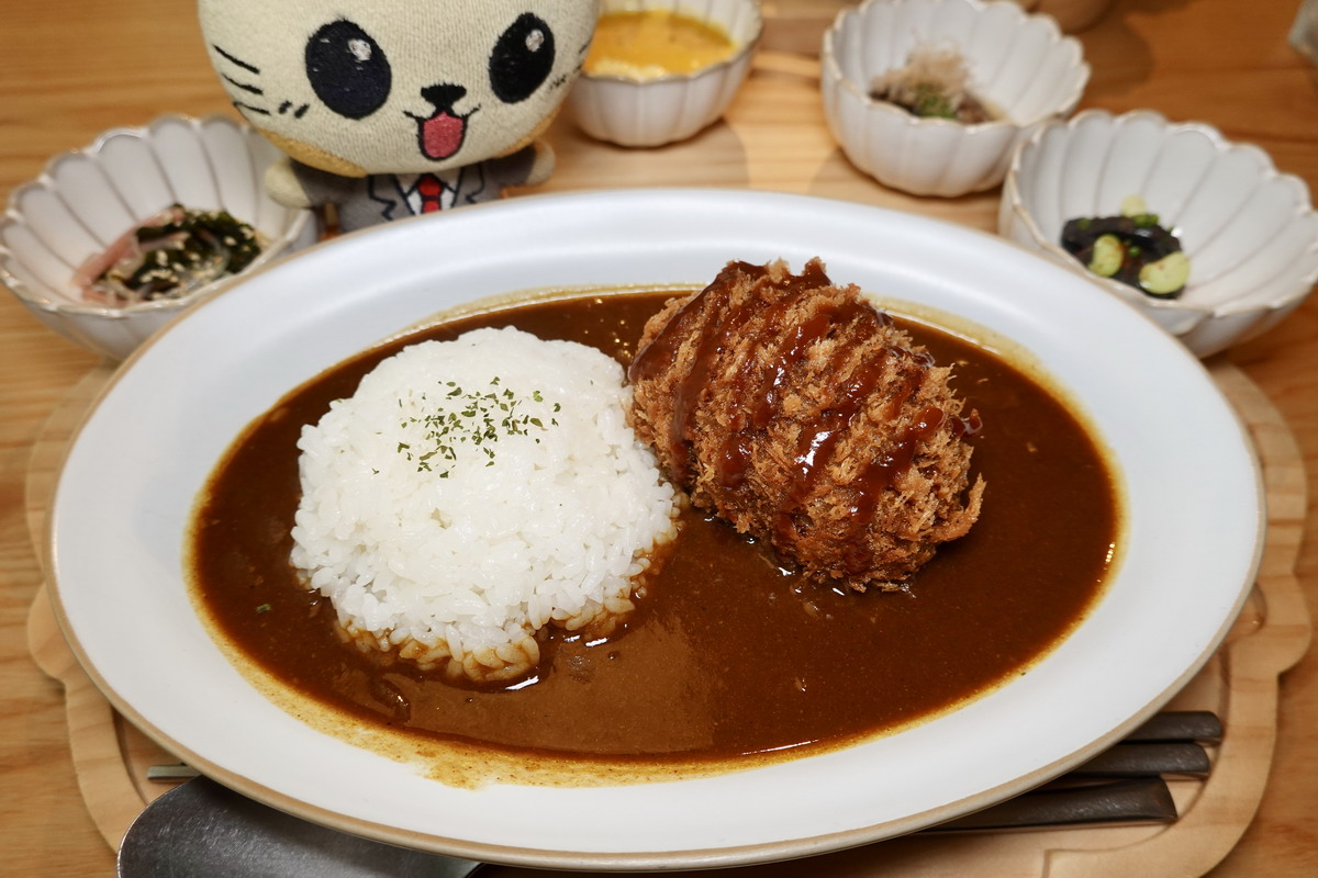 【台北松山機場站美食】武田咖哩食堂 TORIAEZU CURRY 2026：米其林入選！米其林2星主廚武田健志的咖哩飯，精緻美味，挑戰你荷包深度 7425