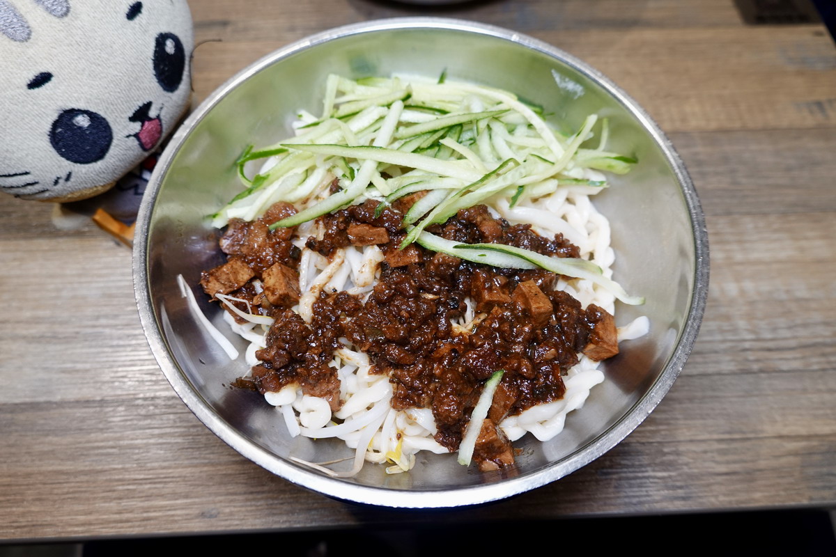 網站近期文章：【台北劍潭站美食】王艇長酢醬麵 2026：粗獷豪邁的老兵風味麵店，每天排隊超人氣，酢醬麵控必吃，滷味不要錯過 7426