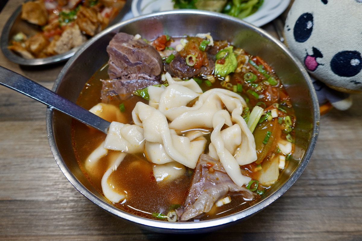 【台北劍潭站美食】王艇長酢醬麵 2026：粗獷豪邁的老兵風味麵店，每天排隊超人氣，酢醬麵控必吃，滷味不要錯過 7426