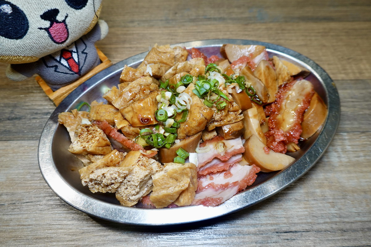 【台北劍潭站美食】王艇長酢醬麵 2026：粗獷豪邁的老兵風味麵店，每天排隊超人氣，酢醬麵控必吃，滷味不要錯過 7426
