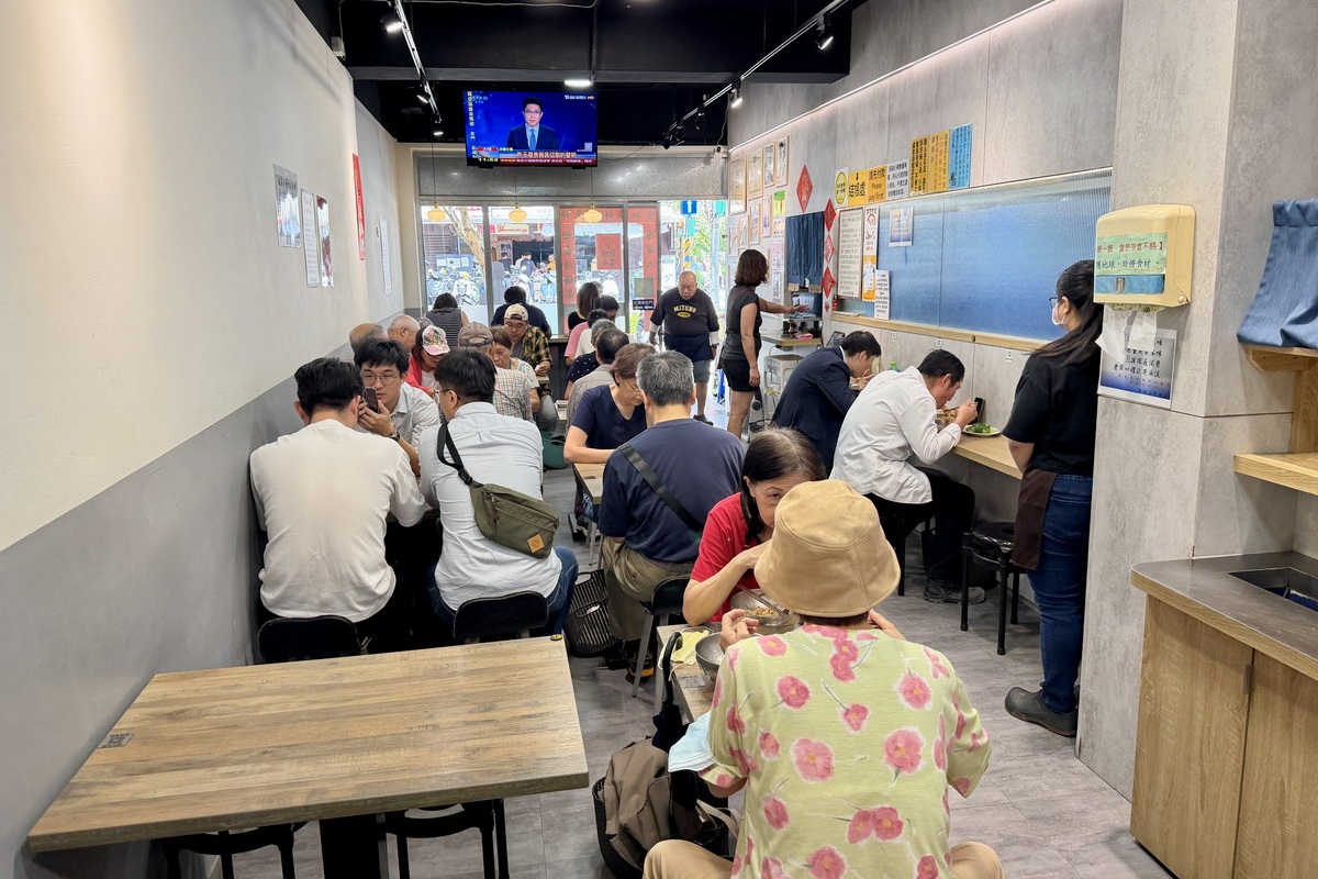 【台北劍潭站美食】王艇長酢醬麵 2026：粗獷豪邁的老兵風味麵店，每天排隊超人氣，酢醬麵控必吃，滷味不要錯過 7426