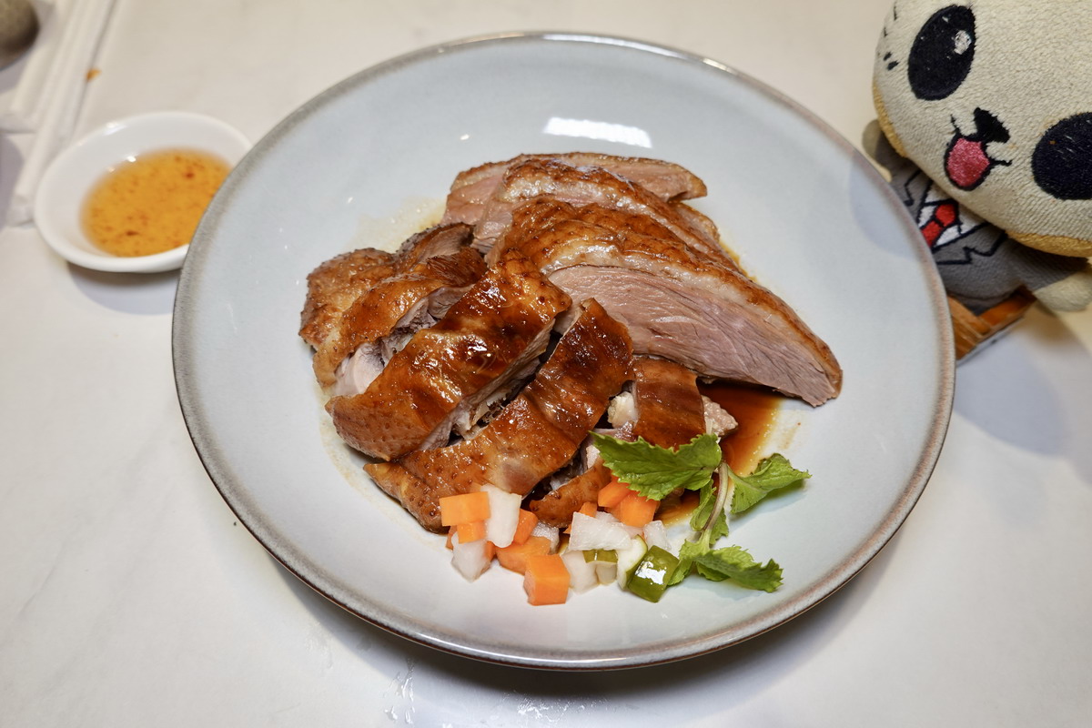 【台北中山站美食】檀島香港茶餐廳南西店 2026：檀島九週年慶「港味饗花蓮・山海鮮味祭」，香港茶餐廳名店在台灣，新菜色融入花蓮本土食材，燒鵝、蛋撻、絲襪奶茶都是招牌 7428