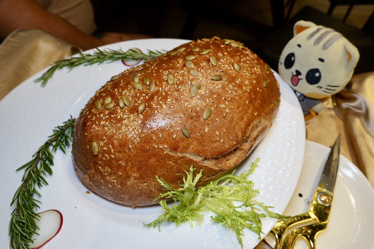 【台北忠孝敦化站美食】四味軒台菜餐廳 Savique Taiwanese Cuisine 2026:黃仁勳「台灣輝達」企業辦桌台菜餐廳,黃金烤鴨+手工功夫菜,聚餐口袋新名單 7417 【台北忠孝敦化站美食】四味軒台菜餐廳 Savique Taiwanese Cuisine 2026:黃仁勳「台灣輝達」企業辦桌台菜餐廳,黃金烤鴨+手工功夫菜,聚餐口袋新名單 7417