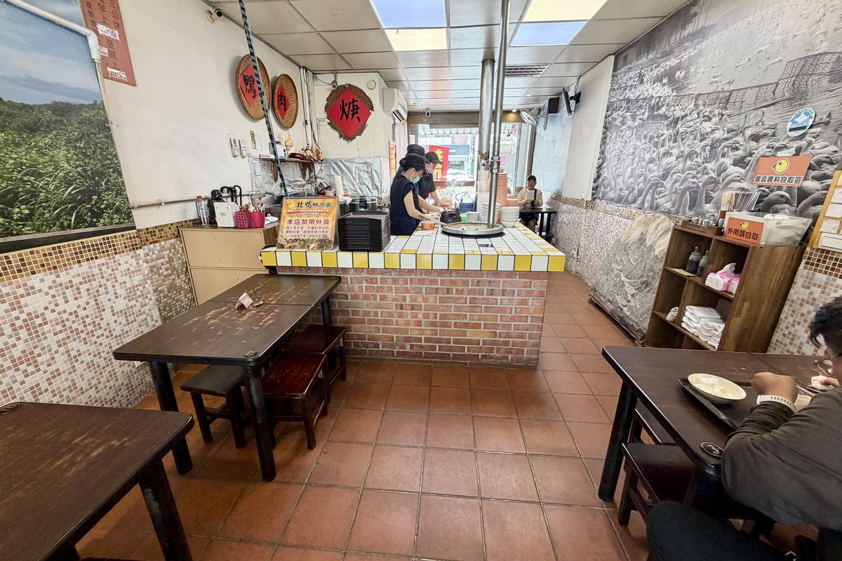 【新北新店區公所站美食】北鴨鴨肉羹 2026：米其林必比登，古早味鋼管鴨肉羹與鴨肉飯，奧運羽球金牌王齊麟也愛吃，新店光明街老店 7435