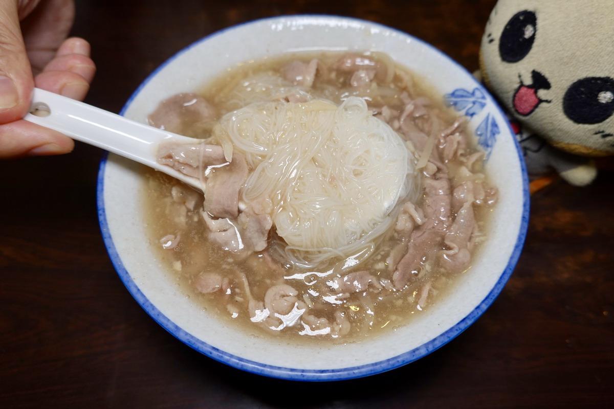 【新北新店區公所站美食】北鴨鴨肉羹 2026：米其林必比登，古早味鋼管鴨肉羹與鴨肉飯，奧運羽球金牌王齊麟也愛吃，新店光明街老店 7435