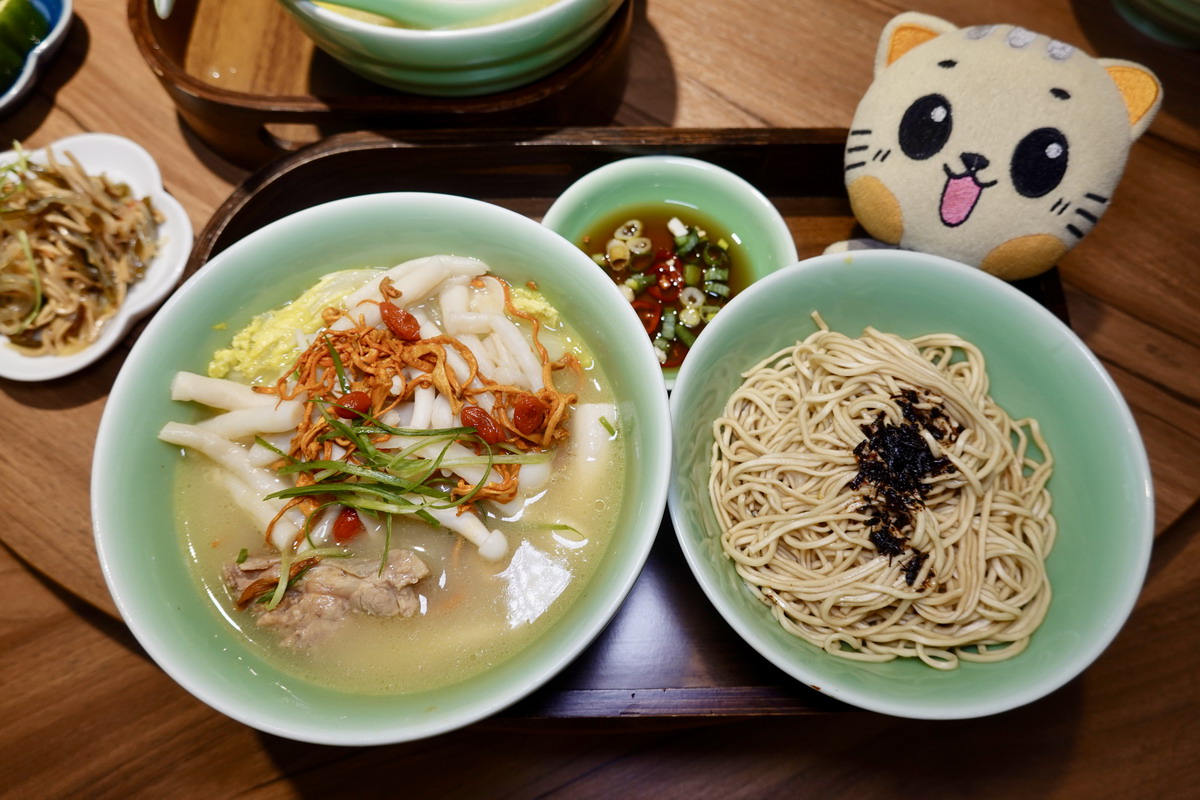 【台北善導寺站美食】青嬌膠原麵館 2026：米其林必比登！超香濃的蟹黃麵、充滿膠原蛋白的黃金雞湯，一個人就可以享受，小菜強大不要錯過 7437