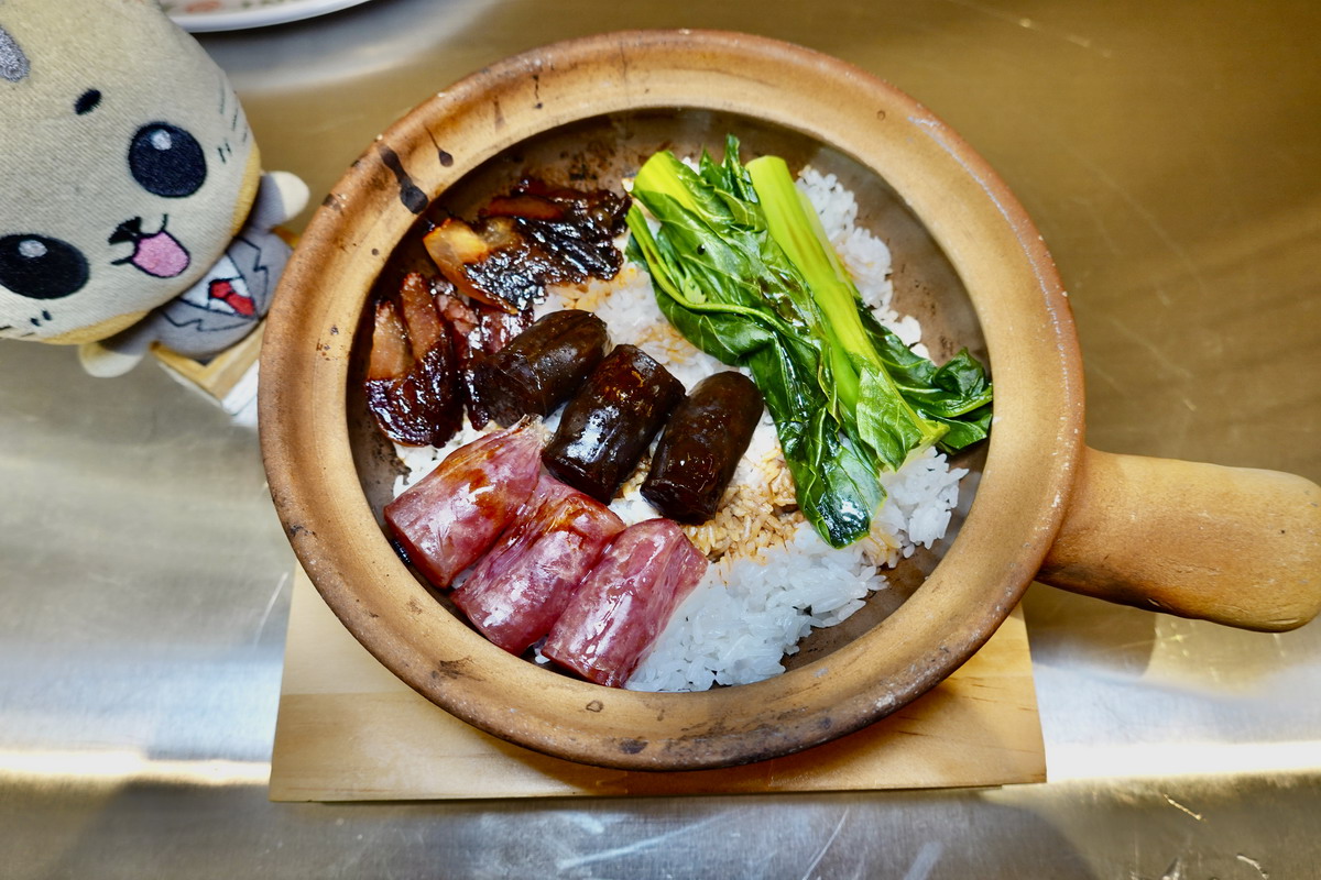 網站近期文章：【台北忠孝復興站美食】極之好味松菸店燒臘茶餐廳 2026：小餐館卻是五星飯店等級港式燒臘，香嫩鵝腿、脆皮燒肉和叉燒太迷人（開幕有優惠） 7446