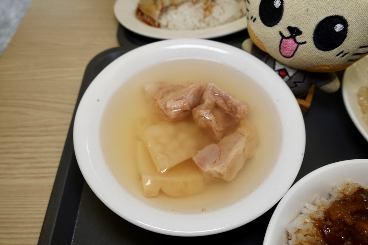 【新北板橋站美食】海山魯肉飯 2026：米其林入選，本地人和觀光客都會去吃的文青滷肉飯，加魚鬆南部口味是特色，雞肉飯也很厲害  7449