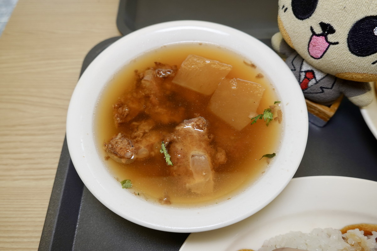 【新北板橋站美食】海山魯肉飯 2026：米其林入選，本地人和觀光客都會去吃的文青滷肉飯，加魚鬆南部口味是特色，雞肉飯也很厲害  7449