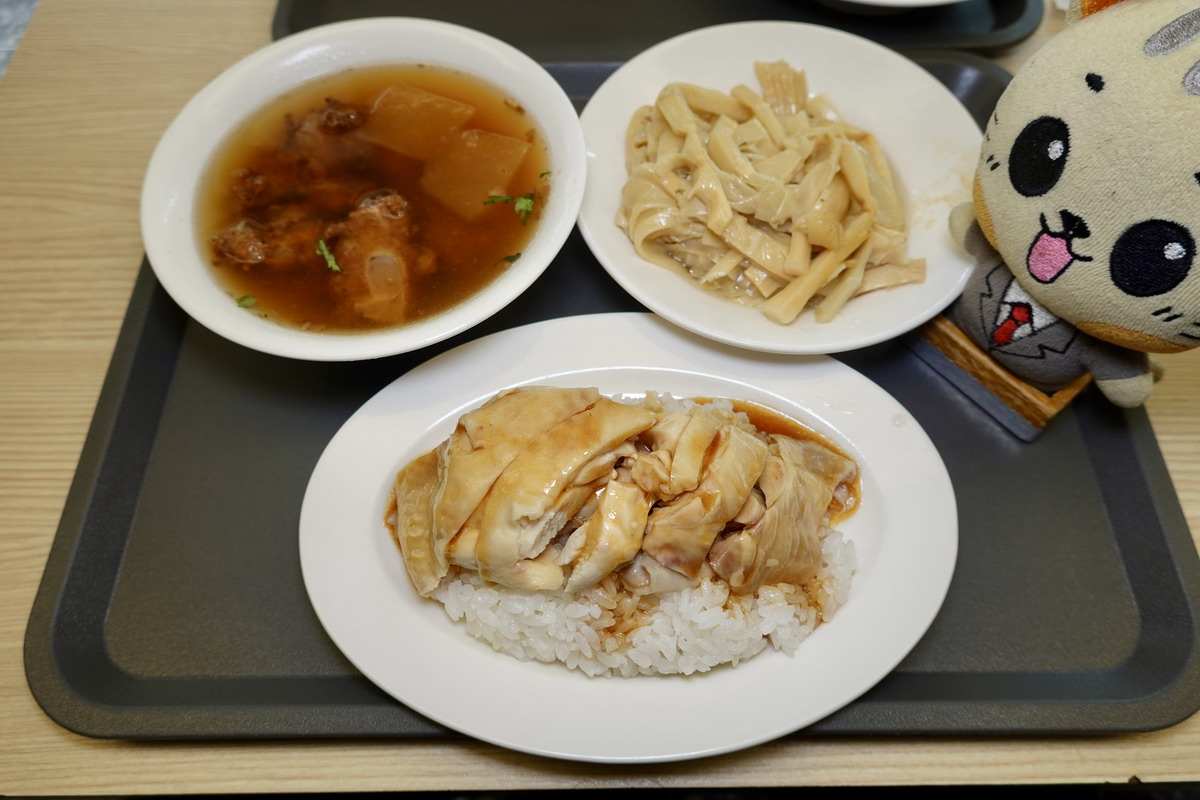 【新北板橋站美食】海山魯肉飯 2026：米其林入選，本地人和觀光客都會去吃的文青滷肉飯，加魚鬆南部口味是特色，雞肉飯也很厲害  7449