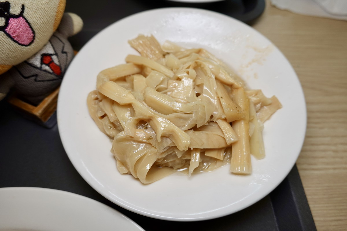 【新北板橋站美食】海山魯肉飯 2026：米其林入選，本地人和觀光客都會去吃的文青滷肉飯，加魚鬆南部口味是特色，雞肉飯也很厲害  7449