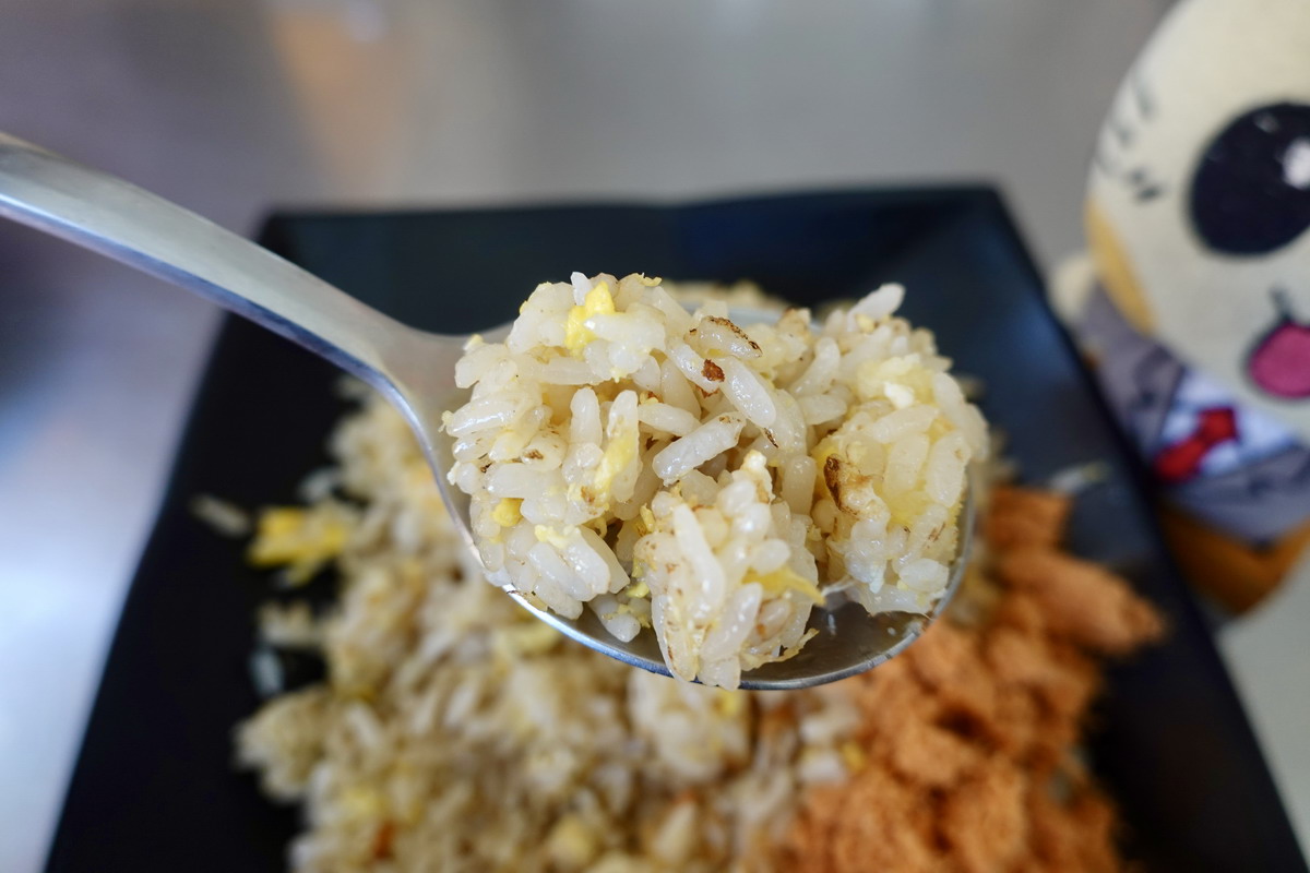 【高雄後驛站美食】阿成炒飯專賣店 2026：蜂蜜蛋糕炒飯？咖啡吐司炒飯？你沒有看錯，這個真的不是開玩笑，得過炒飯王比賽獎牌的老店創意炒飯 7453