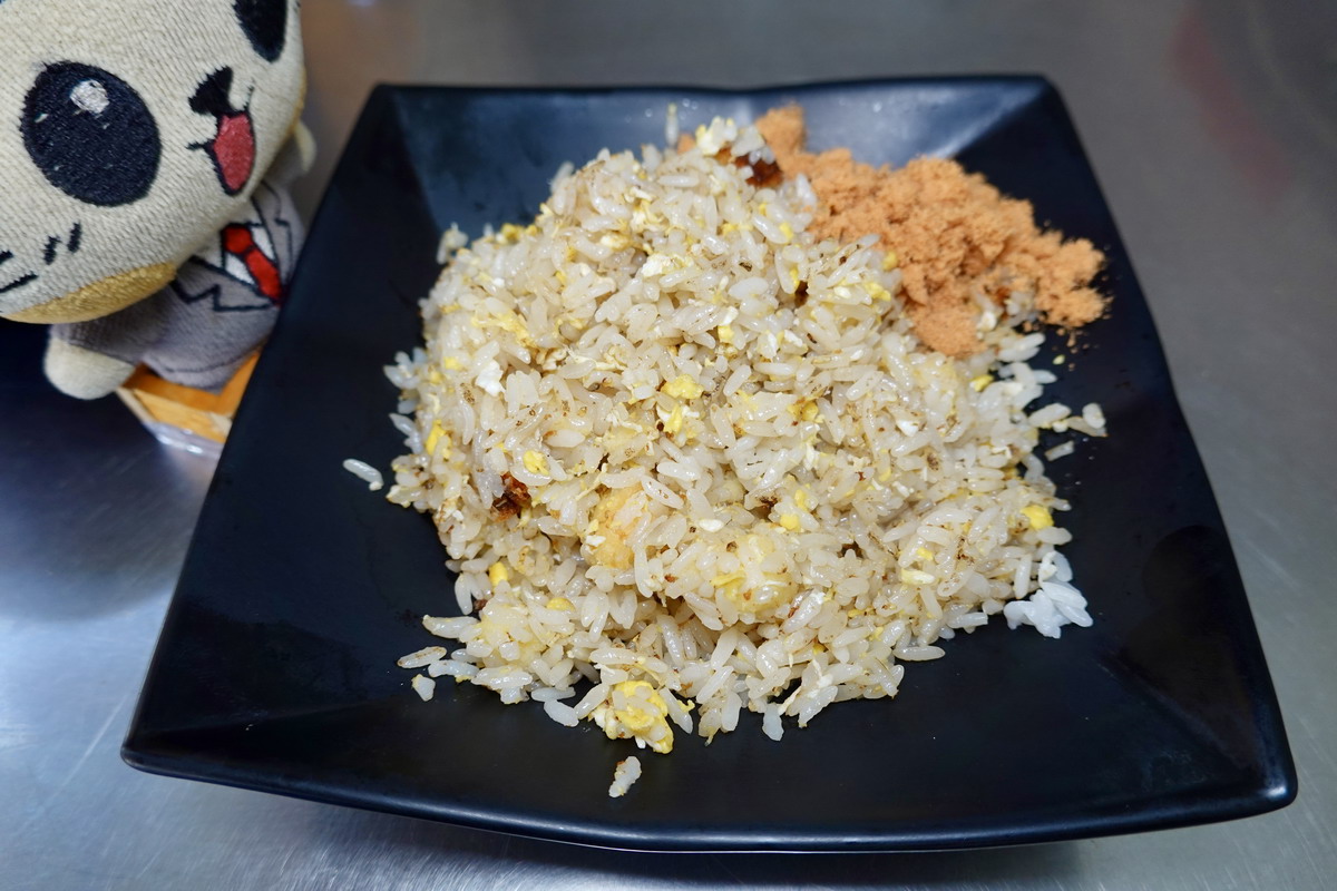 【高雄後驛站美食】阿成炒飯專賣店 2026：蜂蜜蛋糕炒飯？咖啡吐司炒飯？你沒有看錯，這個真的不是開玩笑，得過炒飯王比賽獎牌的老店創意炒飯 7453