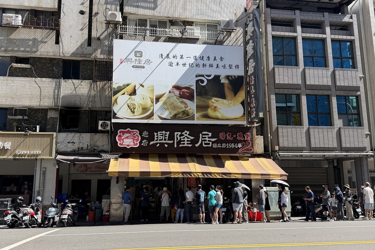 【高雄市旅遊】高雄福容徠旅 Fullon-poshtels Kaohsiung 2026：去高雄聽演唱會就住這家酒店吧！飯店新、房間大、離捷運站近、週邊美食多、靠近六合夜市、還有好酷的IKEA主題房，與鯊鯊共享度假時光！ 7460