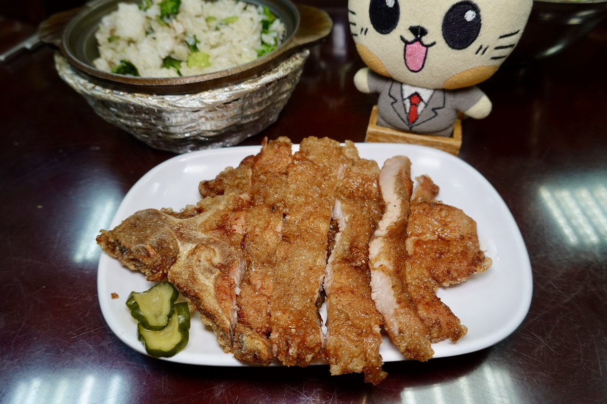 【台北南京三民站美食】健康路張家麵館 2026:隱藏在汽車修理廠中的傳統上海、江浙小麵館,煨麵、餛飩都有家鄉味,限量排骨菜飯最快賣光 7463 【台北南京三民站美食】健康路張家麵館 2026:隱藏在汽車修理廠中的傳統上海、江浙小麵館,煨麵、餛飩都有家鄉味,限量排骨菜飯最快賣光 7463