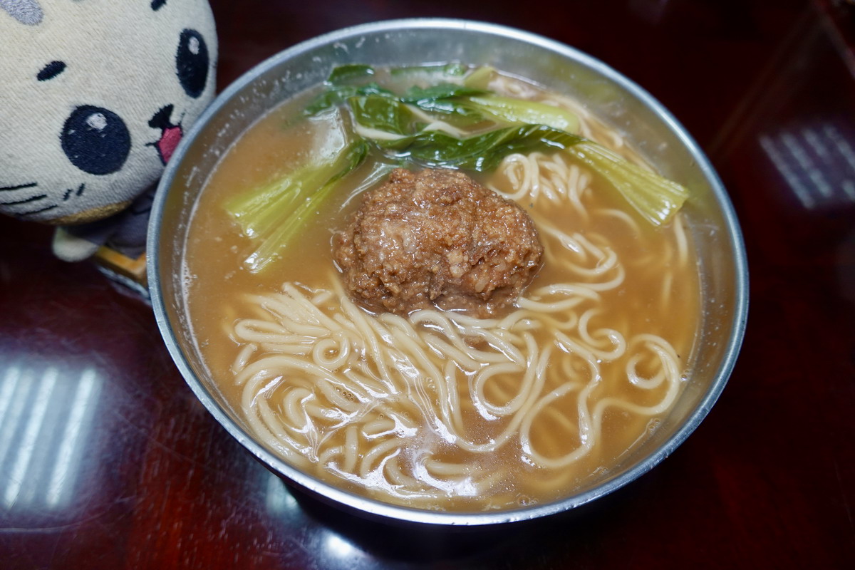 【台北南京三民站美食】健康路張家麵館 2026:隱藏在汽車修理廠中的傳統上海、江浙小麵館,煨麵、餛飩都有家鄉味,限量排骨菜飯最快賣光 7463 【台北南京三民站美食】健康路張家麵館 2026:隱藏在汽車修理廠中的傳統上海、江浙小麵館,煨麵、餛飩都有家鄉味,限量排骨菜飯最快賣光 7463