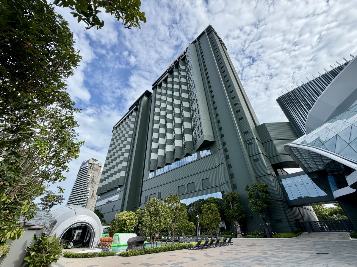【泰國芭達雅旅遊】Grande Centre Point Voyage Pattaya 2026：泰國芭達雅最狂親子度假飯店新開幕，酒店自帶6000坪水上樂園免費玩、全部客房都是海景房、還有攀岩、泰拳、迷你賽車、遊戲室等遊樂設施，小孩玩瘋忙不完，全家都開心