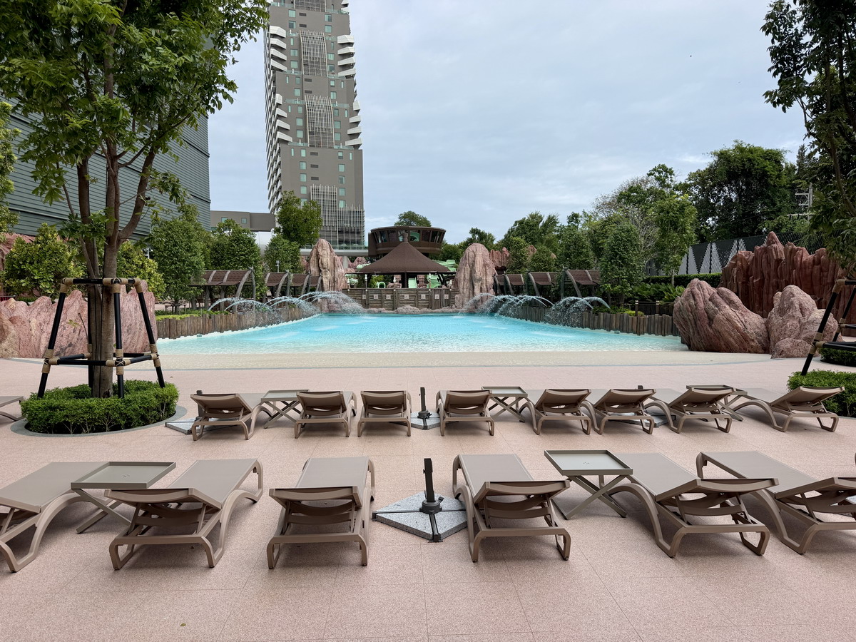 【泰國芭達雅旅遊】Grande Centre Point Voyage Pattaya 2026：泰國芭達雅最狂親子度假飯店新開幕，酒店自帶6000坪水上樂園免費玩、全部客房都是海景房、還有攀岩、泰拳、迷你賽車、遊戲室等遊樂設施，小孩玩瘋忙不完，全家都開心