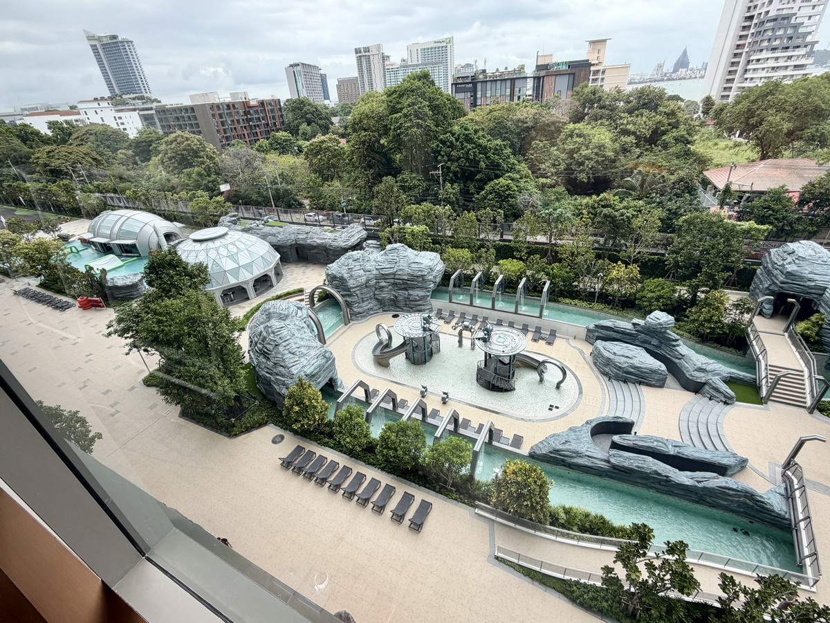 【泰國芭達雅旅遊】Grande Centre Point Voyage Pattaya 2026：泰國芭達雅最狂親子度假飯店新開幕，酒店自帶6000坪水上樂園免費玩、全部客房都是海景房、還有攀岩、泰拳、迷你賽車、遊戲室等遊樂設施，小孩玩瘋忙不完，全家都開心