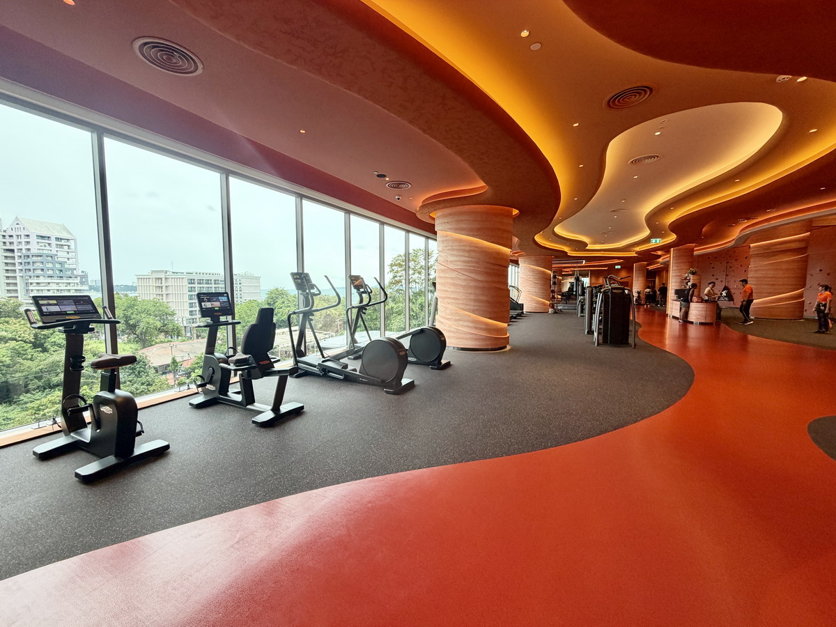 【泰國芭達雅旅遊】Grande Centre Point Voyage Pattaya 2026：泰國芭達雅最狂親子度假飯店新開幕，酒店自帶6000坪水上樂園免費玩、全部客房都是海景房、還有攀岩、泰拳、迷你賽車、遊戲室等遊樂設施，小孩玩瘋忙不完，全家都開心