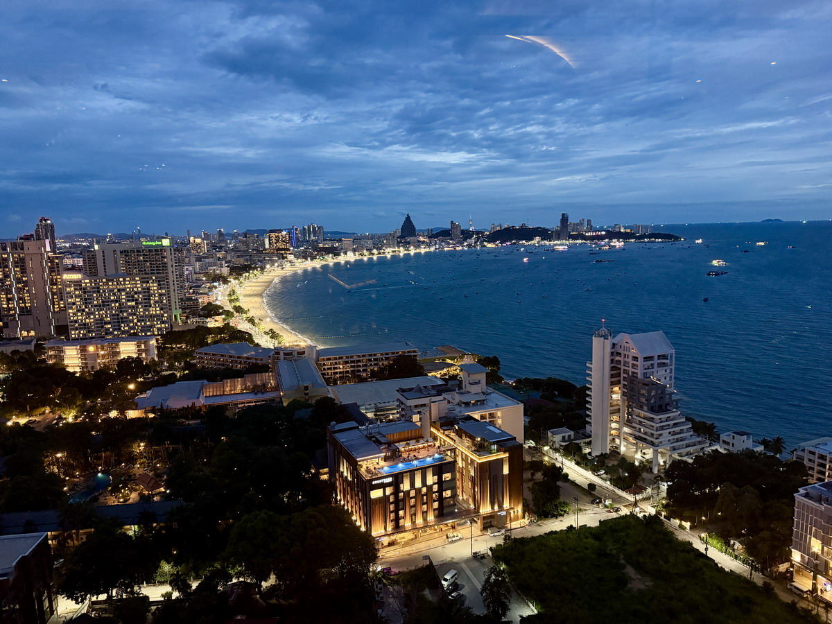 【泰國芭達雅旅遊】Grande Centre Point Voyage Pattaya 2026：泰國芭達雅最狂親子度假飯店新開幕，酒店自帶6000坪水上樂園免費玩、全部客房都是海景房、還有攀岩、泰拳、迷你賽車、遊戲室等遊樂設施，小孩玩瘋忙不完，全家都開心