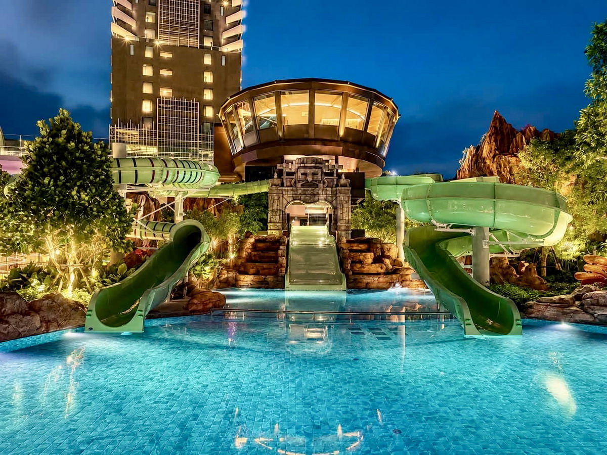 【泰國芭達雅旅遊】Grande Centre Point Voyage Pattaya 2026：泰國芭達雅最狂親子度假飯店新開幕，酒店自帶6000坪水上樂園免費玩、全部客房都是海景房、還有攀岩、泰拳、迷你賽車、遊戲室等遊樂設施，小孩玩瘋忙不完，全家都開心