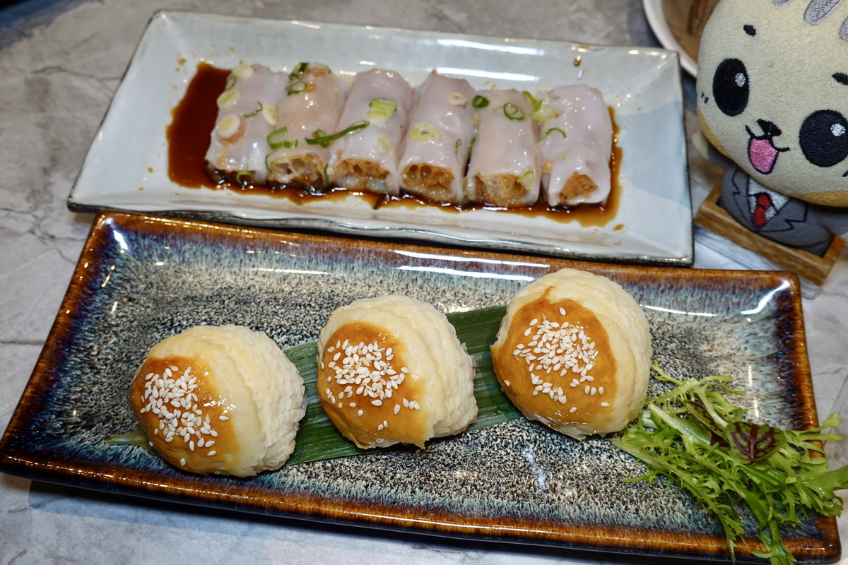 【台北市政府站美食】芯聚苑 2026:香嫩多汁的烤鴨、私房中華料理、手工現做港點,在舒適的環境裡大啖烤鴨,聚餐口袋新名單 7468 【台北市政府站美食】芯聚苑 2026:香嫩多汁的烤鴨、私房中華料理、手工現做港點,在舒適的環境裡大啖烤鴨,聚餐口袋新名單 7468