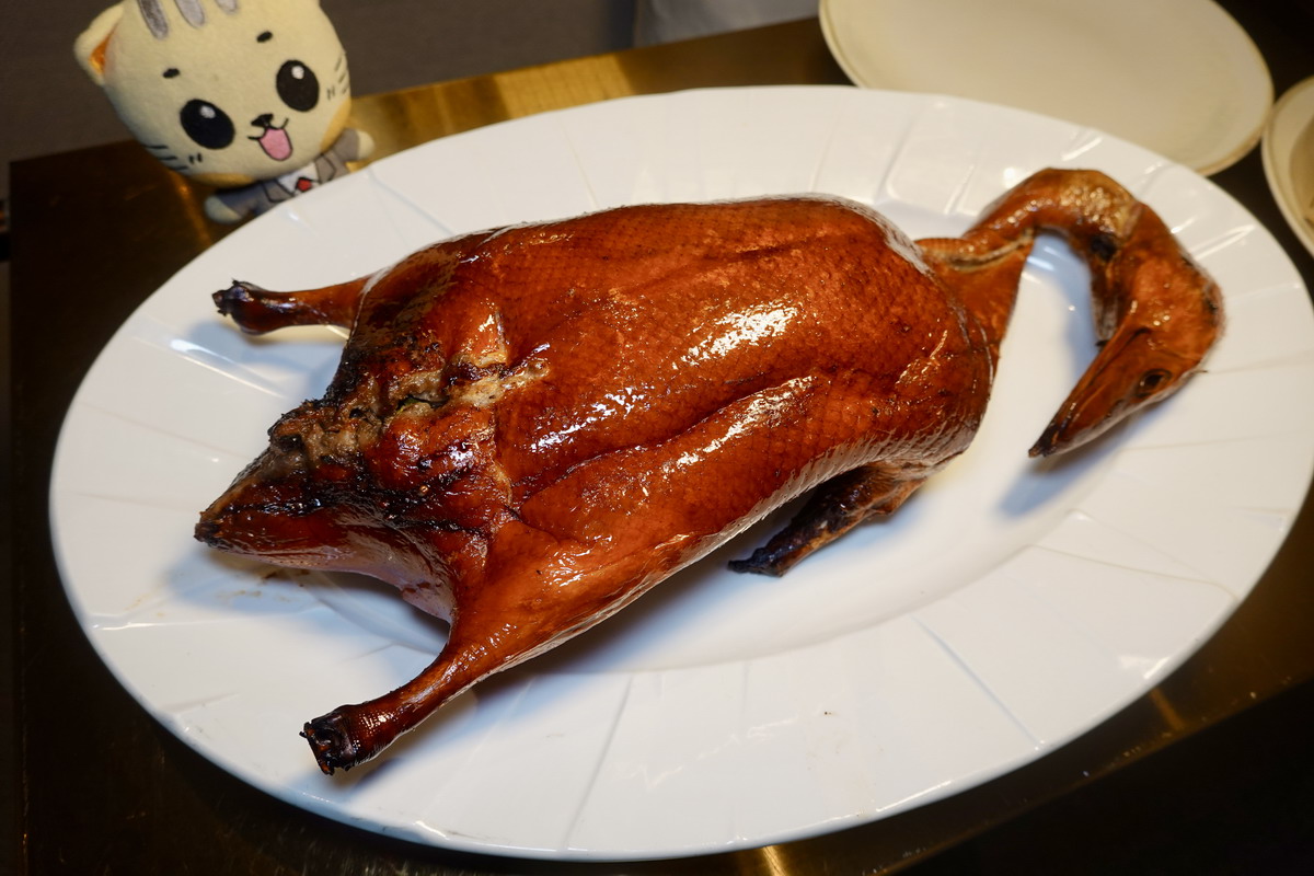 網站近期文章：【台北市政府站美食】芯聚苑 2026：香嫩多汁的烤鴨、私房中華料理、手工現做港點，在舒適的環境裡大啖烤鴨，聚餐口袋新名單 7468