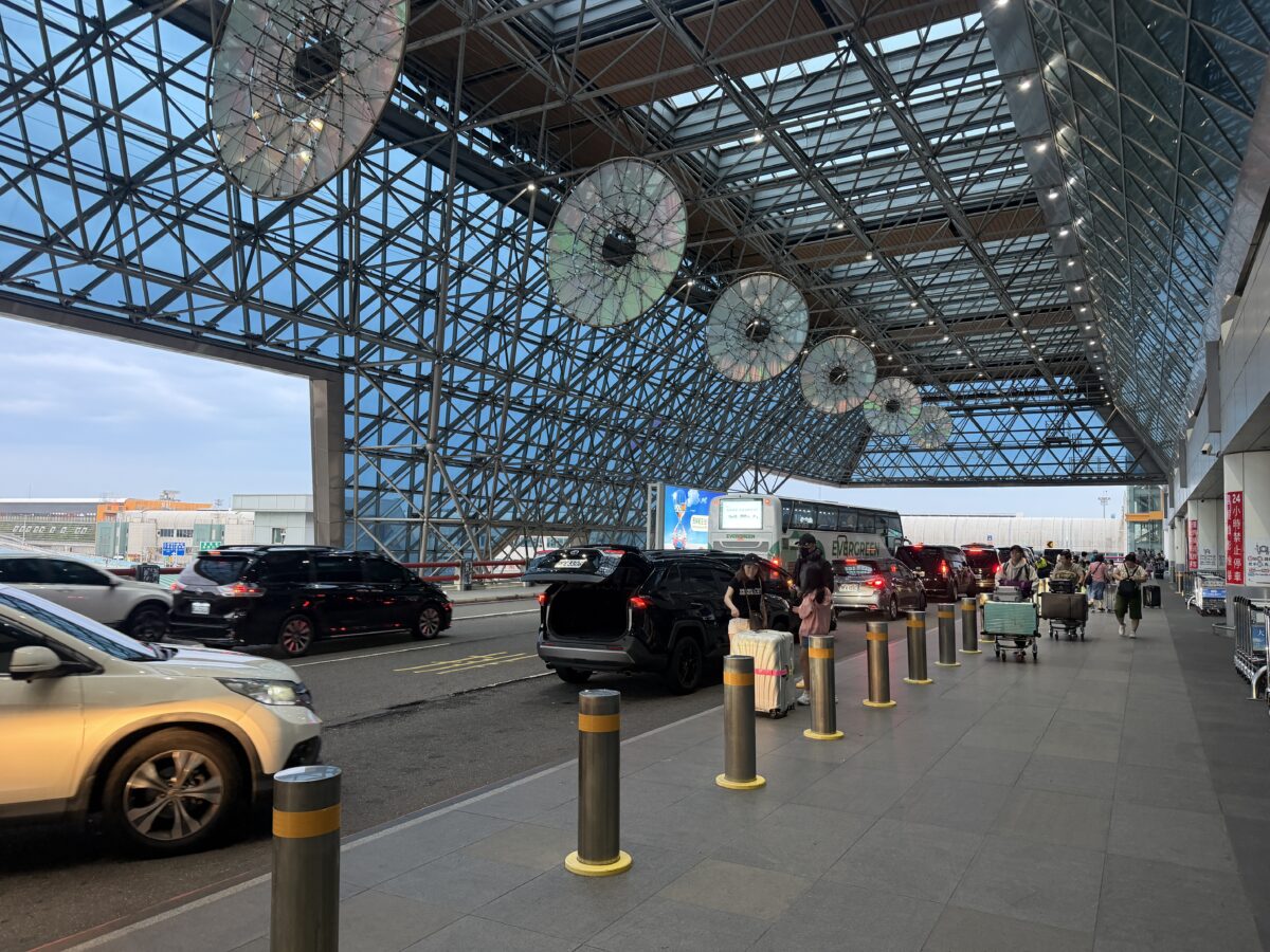 【生活】嘉君派車 2026:忍一時風平浪靜,退一步桃機出境。人生卡關,就去海關。眼淚可以留,日幣不能留。結論:你需要一家好的機場接送公司,出門回家免煩惱!7469 【生活】嘉君派車 2026:忍一時風平浪靜,退一步桃機出境。人生卡關,就去海關。眼淚可以留,日幣不能留。結論:你需要一家好的機場接送公司,出門回家免煩惱!7469