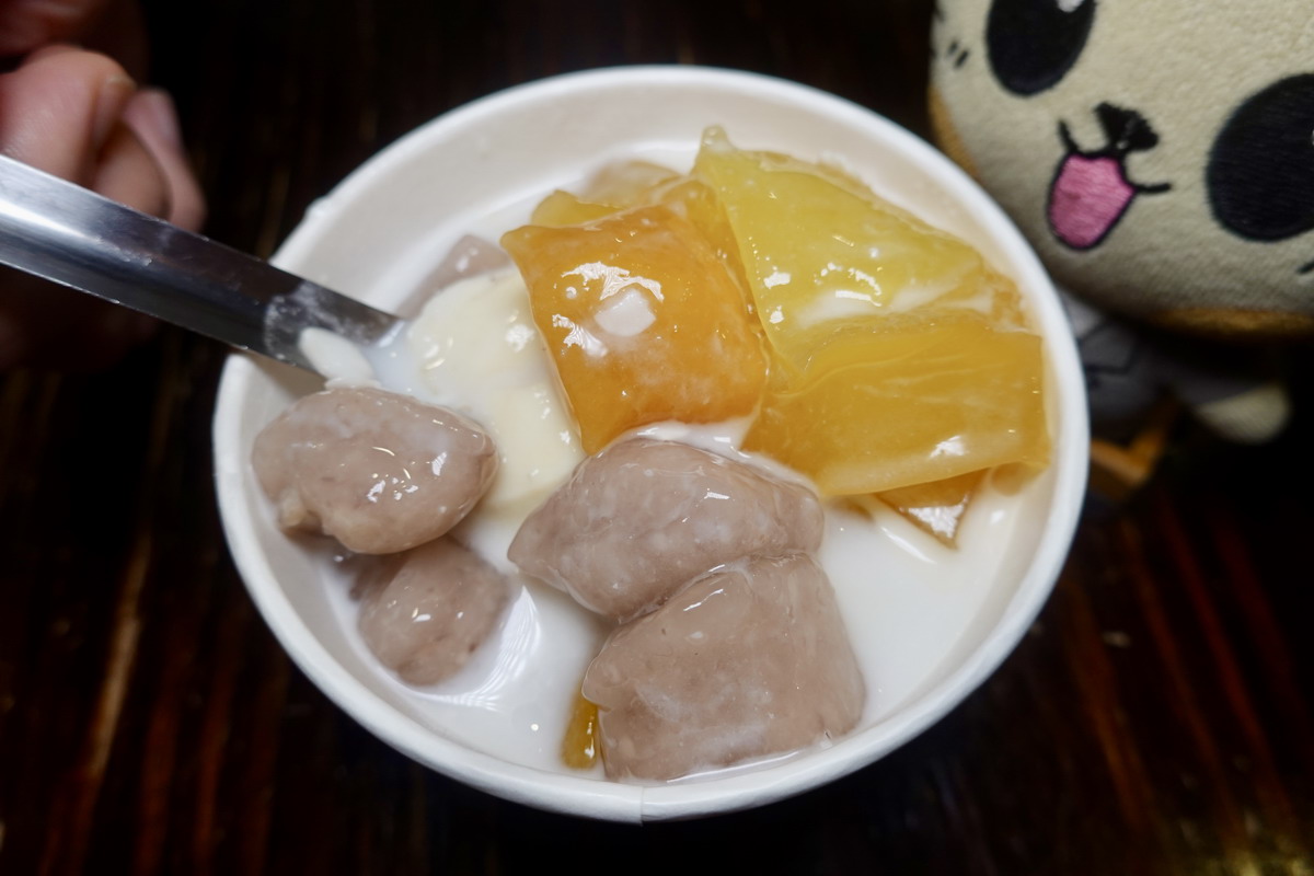 【台北雙連站美食】杉味豆花 2026:延三夜市起家,寧夏夜市商圈美味甜品,炭燒豆花、剉冰、杏仁凍、燒仙草都好吃 7471 【台北雙連站美食】杉味豆花 2026:延三夜市起家,寧夏夜市商圈美味甜品,炭燒豆花、剉冰、杏仁凍、燒仙草都好吃 7471