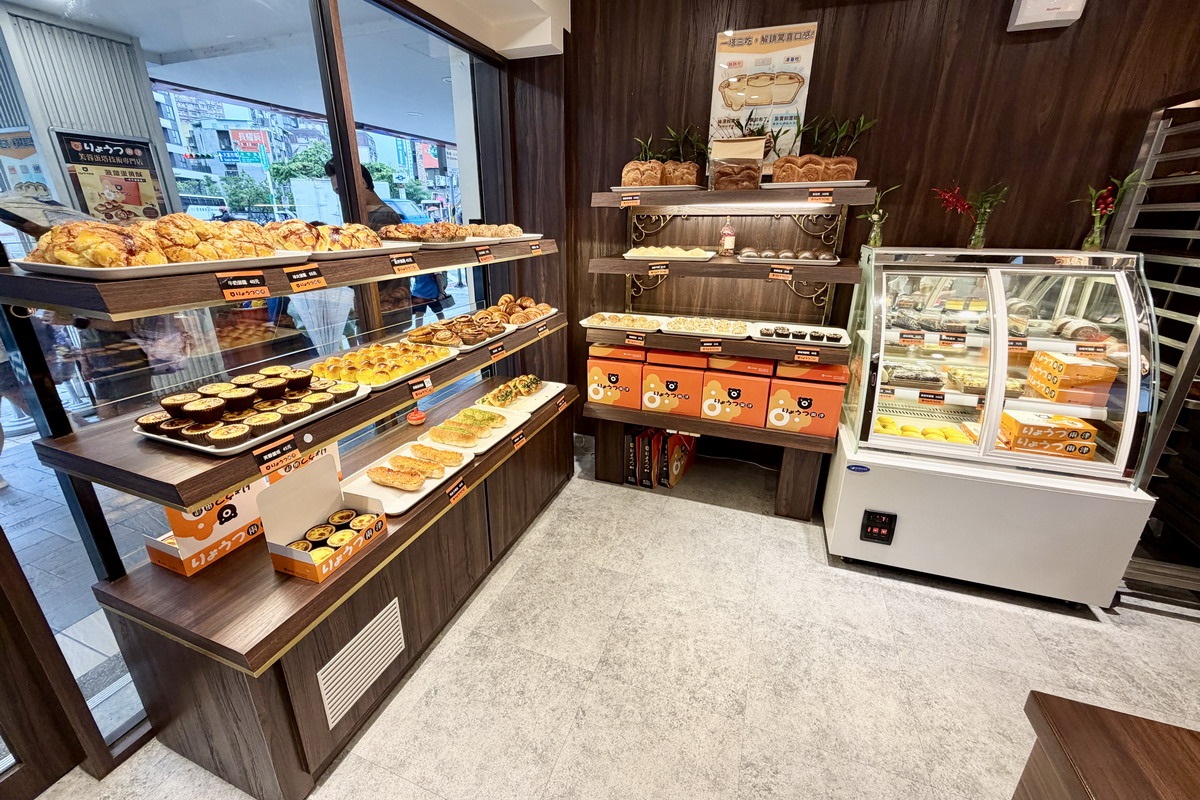 【台北大直站美食】兩津蛋塔大直店 2026:會呼吸的芙蓉蛋塔,剛出爐、冷藏、冷凍三吃口感都不同,不添加防腐劑與香精,美味下午茶點心,還有菠蘿麵包和可頌 7482 【台北大直站美食】兩津蛋塔大直店 2026:會呼吸的芙蓉蛋塔,剛出爐、冷藏、冷凍三吃口感都不同,不添加防腐劑與香精,美味下午茶點心,還有菠蘿麵包和可頌 7482