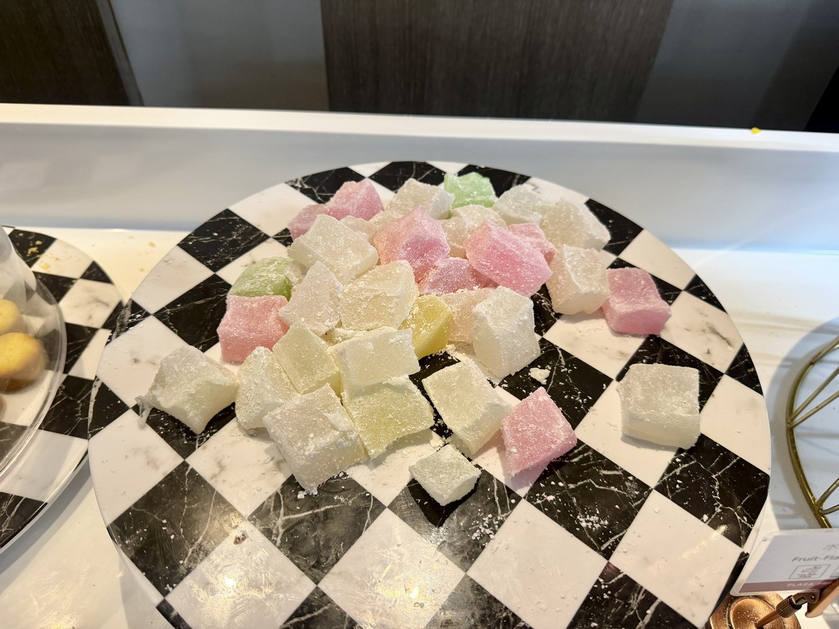 【桃園機場美食】環亞機場貴賓室(桃園機場第二航廈T2A1)Plaza Premium Lounge T2A1 2026:忍一時風平浪靜,退一步桃機出境。出國旅遊第一站就從機場貴賓室開始,餐點吃到飽,還有雙月社愛恨椒芝麵 7484 【桃園機場美食】環亞機場貴賓室(桃園機場第二航廈T2A1)Plaza Premium Lounge T2A1 2026:忍一時風平浪靜,退一步桃機出境。出國旅遊第一站就從機場貴賓室開始,餐點吃到飽,還有雙月社愛恨椒芝麵 7484