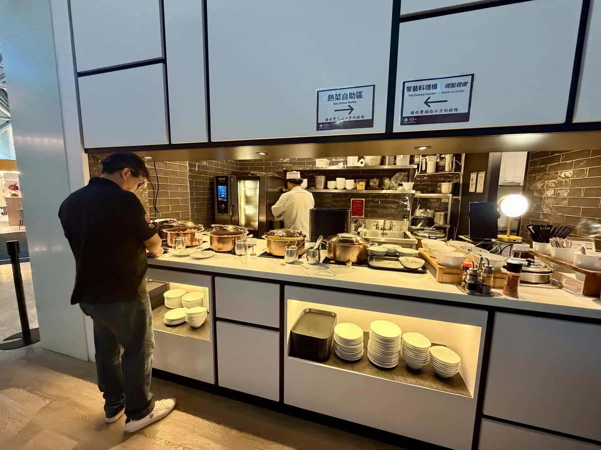【桃園機場美食】環亞機場貴賓室(桃園機場第二航廈T2A1)Plaza Premium Lounge T2A1 2026:忍一時風平浪靜,退一步桃機出境。出國旅遊第一站就從機場貴賓室開始,餐點吃到飽,還有雙月社愛恨椒芝麵 7484 【桃園機場美食】環亞機場貴賓室(桃園機場第二航廈T2A1)Plaza Premium Lounge T2A1 2026:忍一時風平浪靜,退一步桃機出境。出國旅遊第一站就從機場貴賓室開始,餐點吃到飽,還有雙月社愛恨椒芝麵 7484