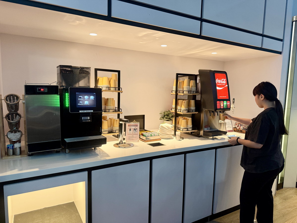【桃園機場美食】環亞機場貴賓室(桃園機場第二航廈T2A1)Plaza Premium Lounge T2A1 2026:忍一時風平浪靜,退一步桃機出境。出國旅遊第一站就從機場貴賓室開始,餐點吃到飽,還有雙月社愛恨椒芝麵 7484 【桃園機場美食】環亞機場貴賓室(桃園機場第二航廈T2A1)Plaza Premium Lounge T2A1 2026:忍一時風平浪靜,退一步桃機出境。出國旅遊第一站就從機場貴賓室開始,餐點吃到飽,還有雙月社愛恨椒芝麵 7484