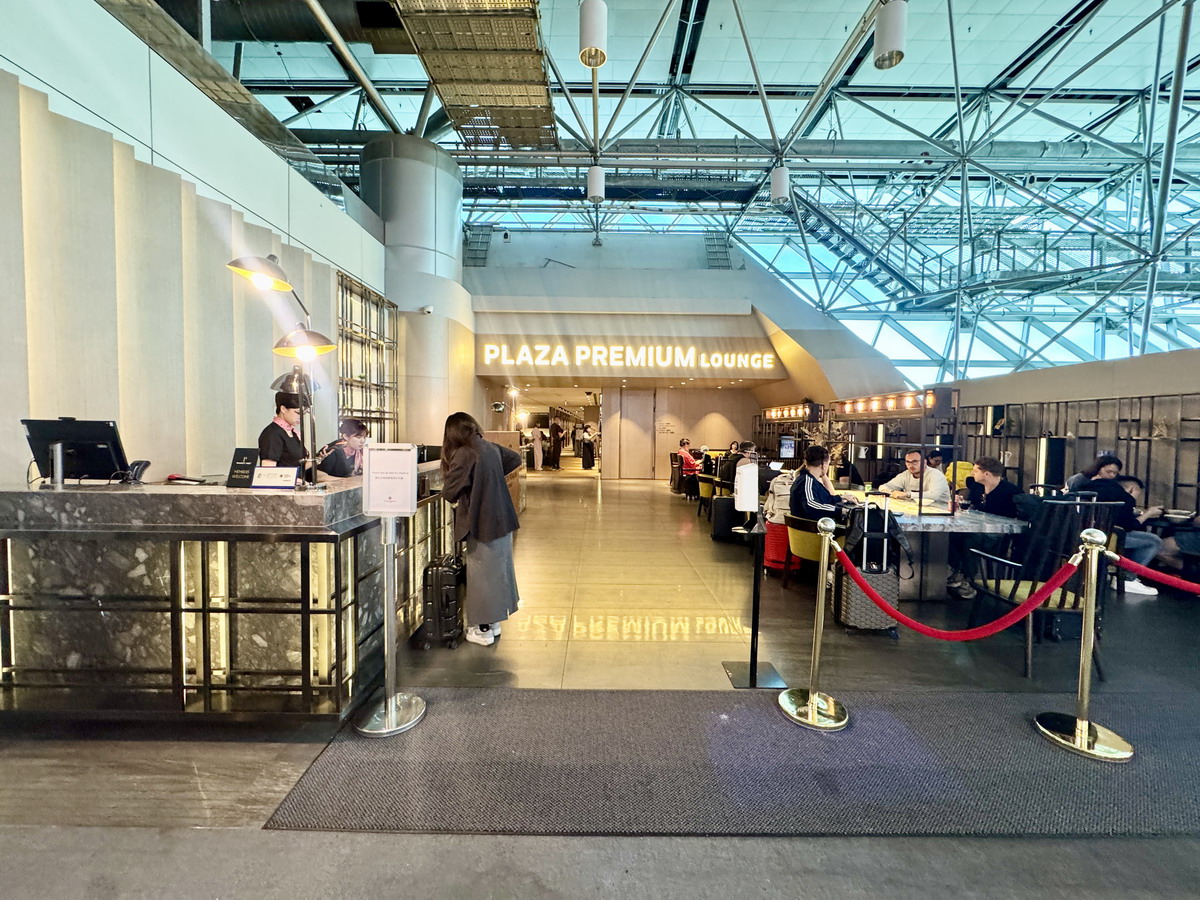 【桃園機場美食】環亞機場貴賓室(桃園機場第二航廈T2A1)Plaza Premium Lounge T2A1 2026:忍一時風平浪靜,退一步桃機出境。出國旅遊第一站就從機場貴賓室開始,餐點吃到飽,還有雙月社愛恨椒芝麵 7484 【桃園機場美食】環亞機場貴賓室(桃園機場第二航廈T2A1)Plaza Premium Lounge T2A1 2026:忍一時風平浪靜,退一步桃機出境。出國旅遊第一站就從機場貴賓室開始,餐點吃到飽,還有雙月社愛恨椒芝麵 7484
