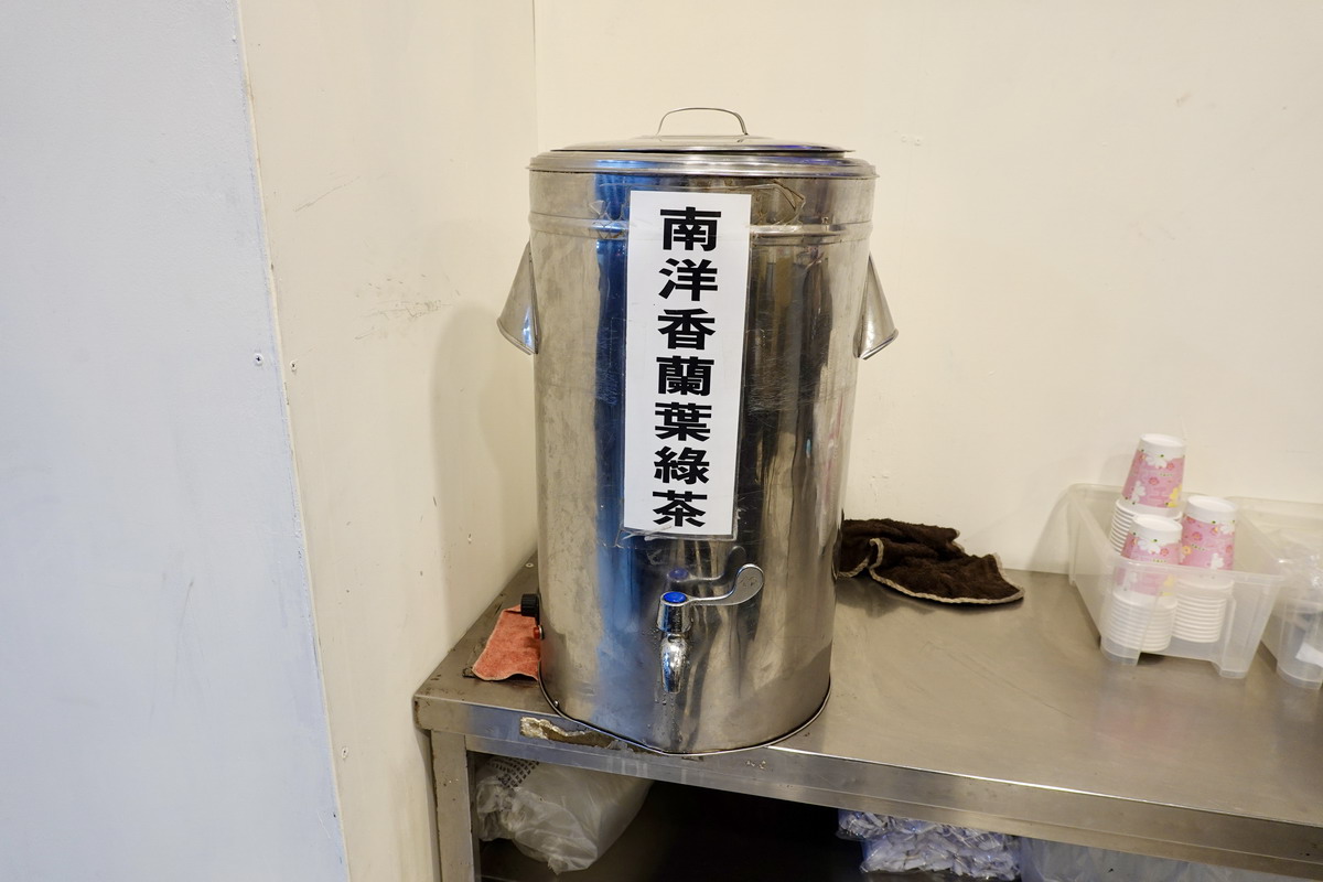 【台北南京復興站美食】吳哥窟柬泰雲料理小館 2026：海南雞＋椒麻雞雙拼飯大份量過癮，中南半島特色小吃和便當簡餐，可以叫一桌熱炒菜，還兼賣鹽酥雞 7485