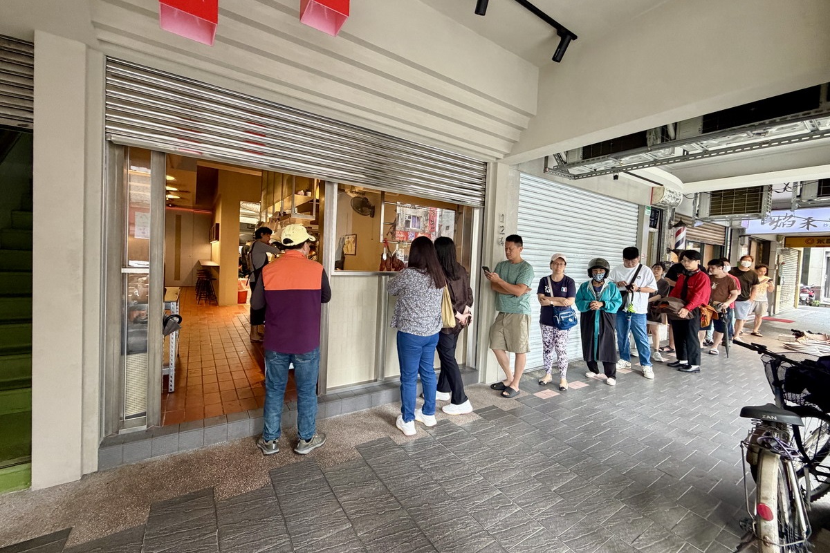 【台北松江南京站美食】九記何燒臘 2026：系出名門燒臘店，還沒開始營業就大排隊，能不能吃到鴨腿要看人品運氣 7487