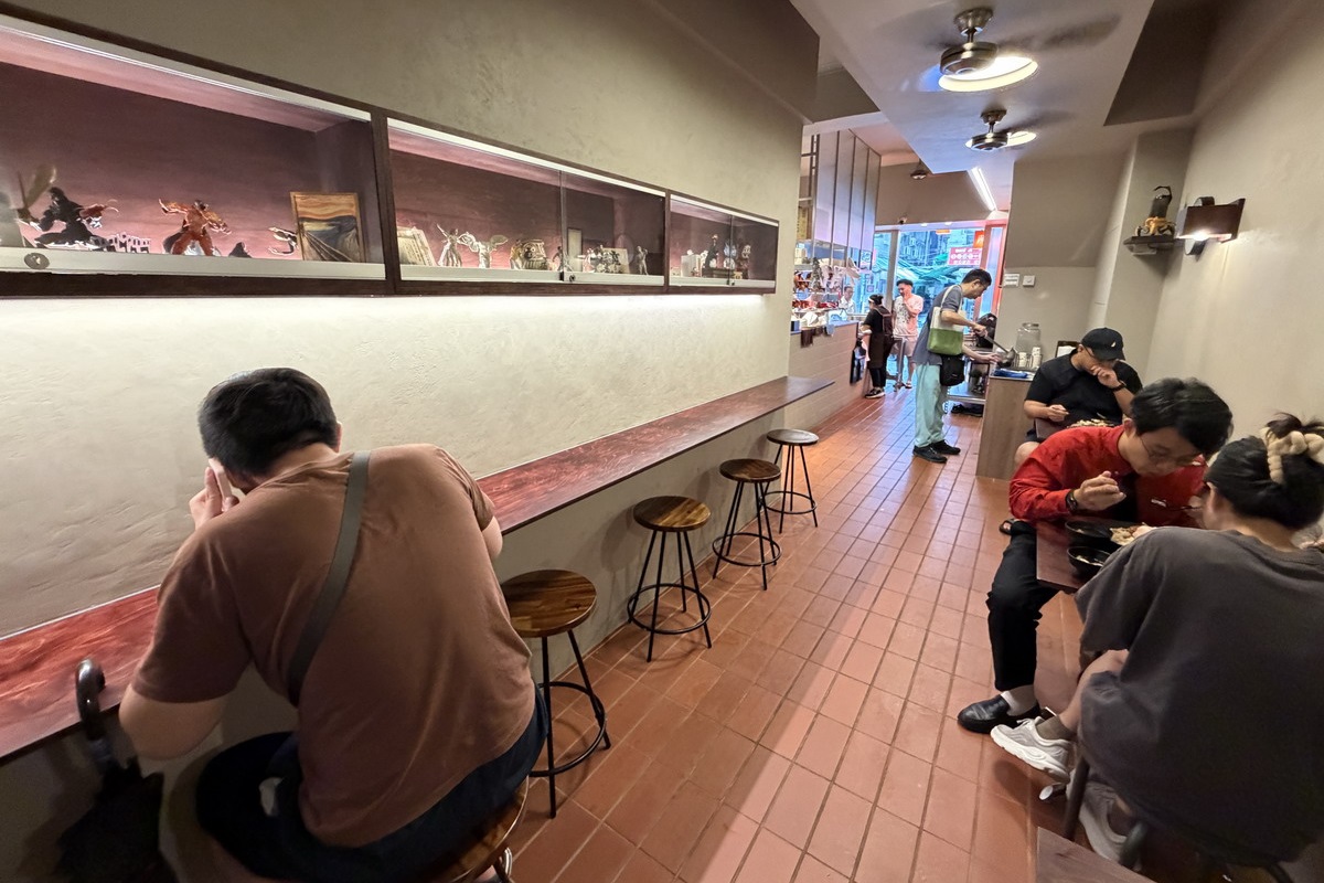 【台北松江南京站美食】九記何燒臘 2026：系出名門燒臘店，還沒開始營業就大排隊，能不能吃到鴨腿要看人品運氣 7487