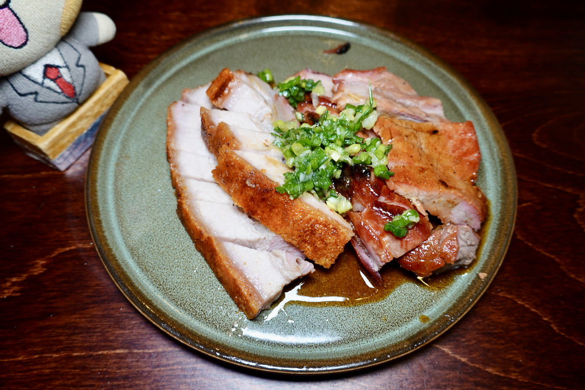 【台北松江南京站美食】九記何燒臘 2026：系出名門燒臘店，還沒開始營業就大排隊，能不能吃到鴨腿要看人品運氣 7487