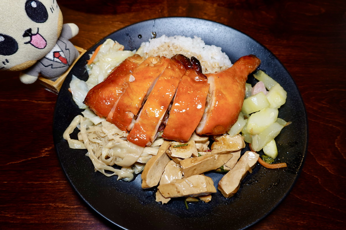 【台北松江南京站美食】九記何燒臘 2026：系出名門燒臘店，還沒開始營業就大排隊，能不能吃到鴨腿要看人品運氣 7487