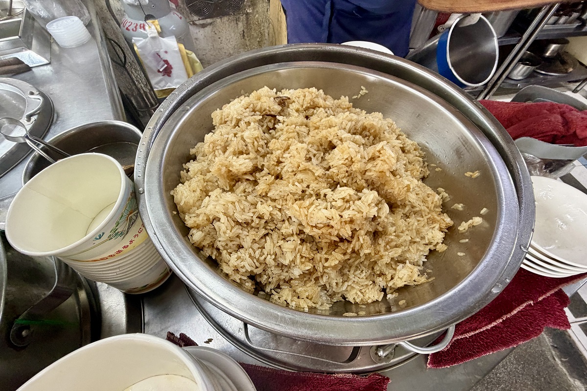 【台北龍山寺站美食】阿萬油飯 2026:1962年創業60年老店,三代傳承,萬華艋舺大道上的古早味油飯,在地人的廚房 7489 【台北龍山寺站美食】阿萬油飯 2026:1962年創業60年老店,三代傳承,萬華艋舺大道上的古早味油飯,在地人的廚房 7489
