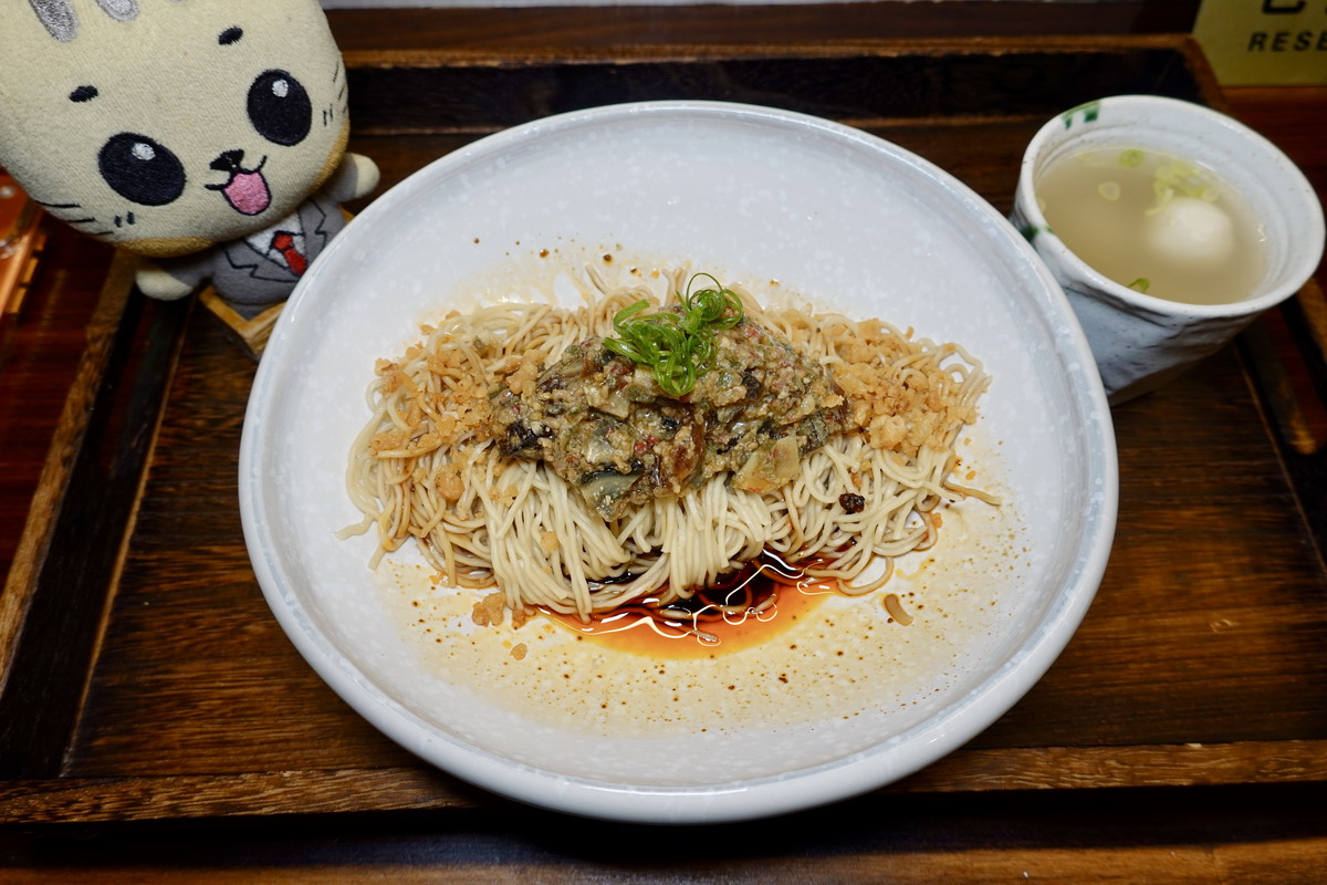 【台北龍山寺站美食】雲水食堂牛肉麵 2026：飯店總經理轉行賣牛肉麵，開店僅2個月就贏得台北牛肉麵節1金、1銅，一鳴驚人，原來背後有洋蔥，自製小菜精彩不要錯過 7496