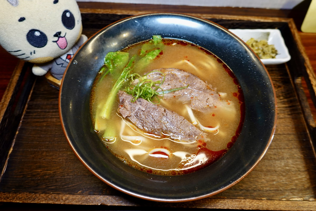 【台北龍山寺站美食】雲水食堂牛肉麵 2026：飯店總經理轉行賣牛肉麵，開店僅2個月就贏得台北牛肉麵節1金、1銅，一鳴驚人，原來背後有洋蔥，自製小菜精彩不要錯過 7496